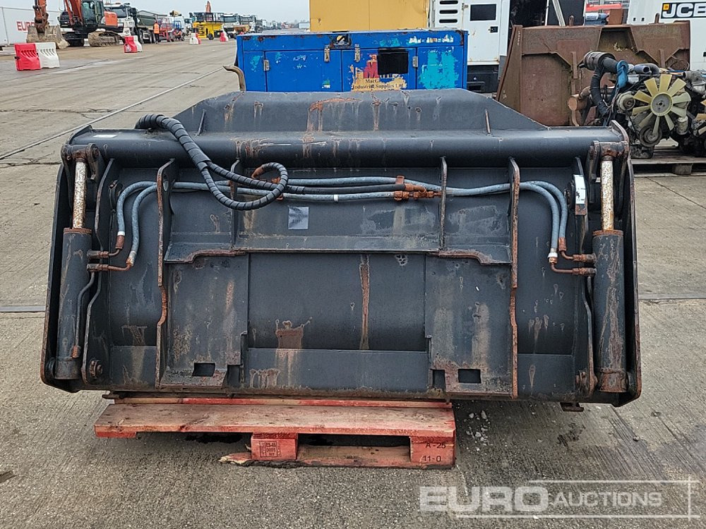 CAT 72 " 4 in 1 Bucket to suit Compact Wheeled Loader - Cupă: Foto 4 CAT 72 " 4 in 1 Bucket to suit Compact Wheeled Loader - Cupă: Foto 4