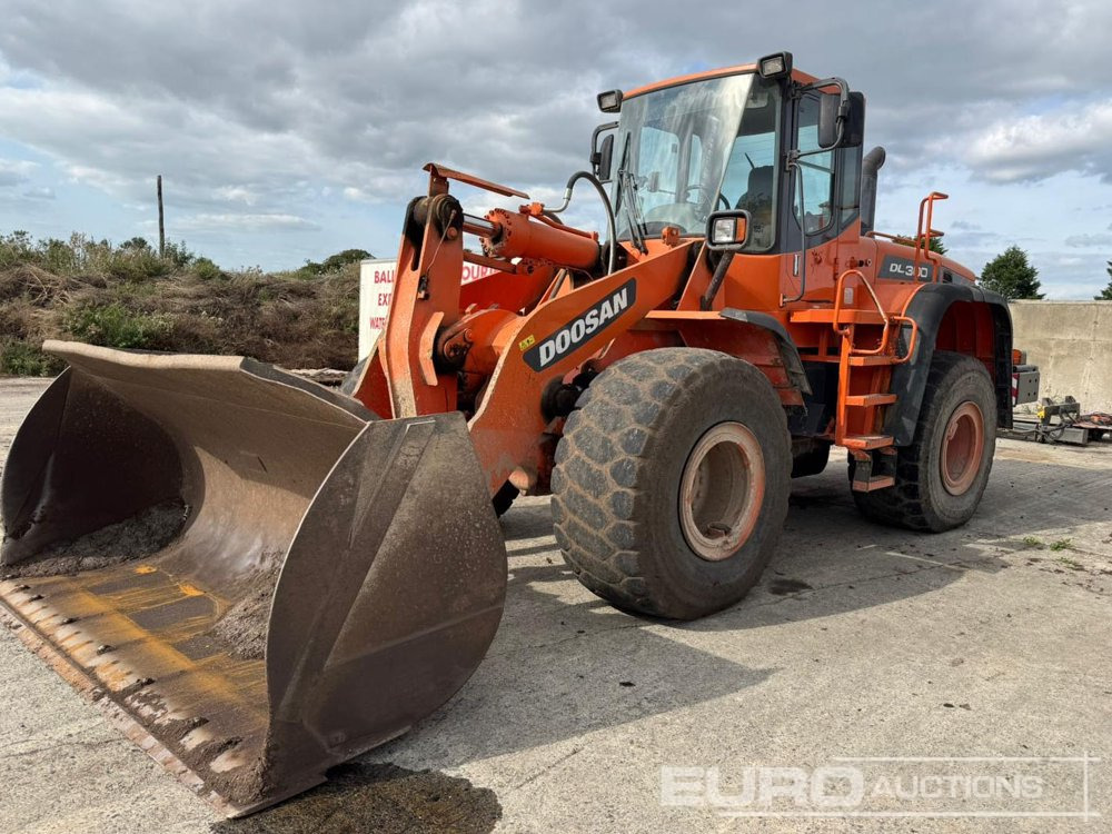 Doosan DL300 - Încărcător frontal pe pneuri: Foto 1 Doosan DL300 - Încărcător frontal pe pneuri: Foto 1