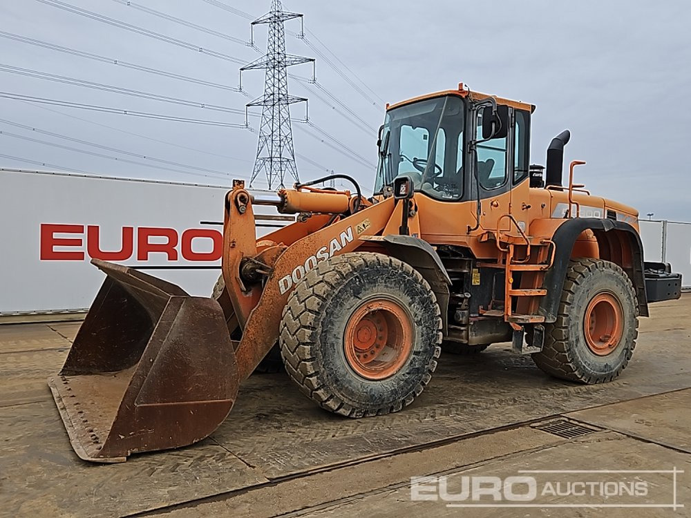 Doosan DL300 - Încărcător frontal pe pneuri: Foto 1 Doosan DL300 - Încărcător frontal pe pneuri: Foto 1