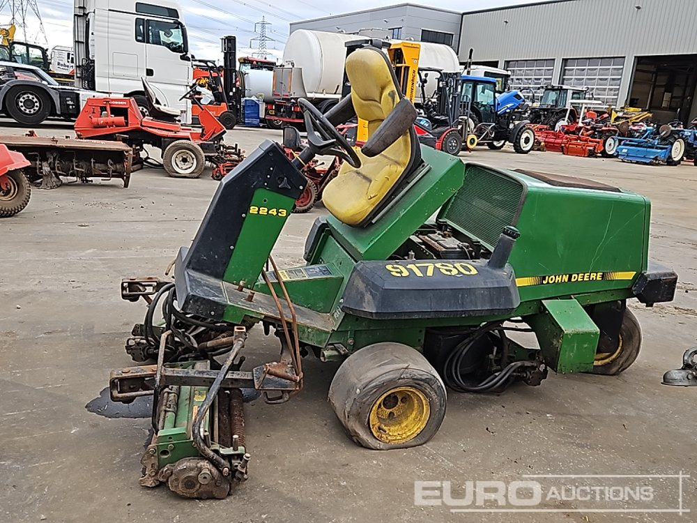 John Deere 2243 - Maşină de tuns iarba: Foto 3 John Deere 2243 - Maşină de tuns iarba: Foto 3