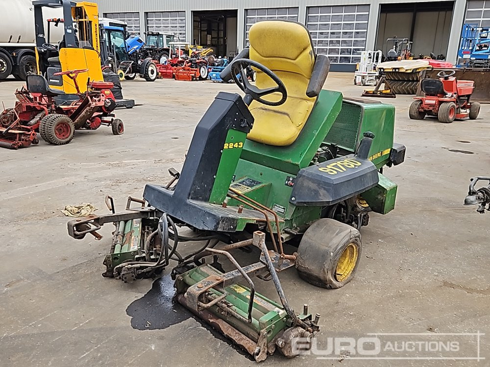 John Deere 2243 - Maşină de tuns iarba: Foto 2 John Deere 2243 - Maşină de tuns iarba: Foto 2