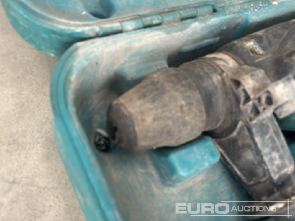 Makita 110 Volt Hammer Drill - Echipament de atelier: Foto 5 Makita 110 Volt Hammer Drill - Echipament de atelier: Foto 5
