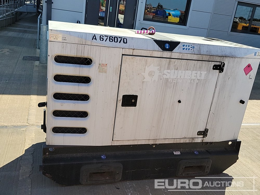 SDMO R33 - Generator electric: Foto 2 SDMO R33 - Generator electric: Foto 2
