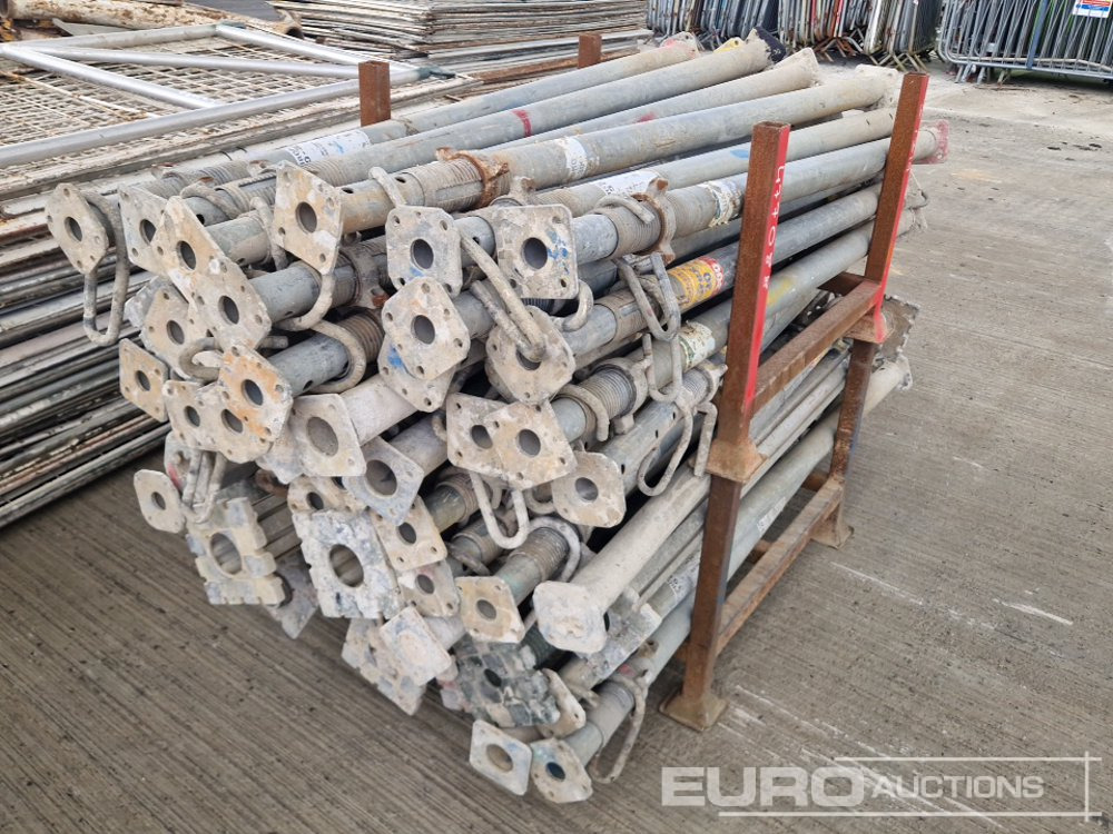 Echipamente de constructii Steel Mesh Panels (5 Pallets of & 1 Stillage of), Acro Props (5 Stillages of), Kwikstage Polls (2 Stillages of), Stillge of Fittings: Foto 12