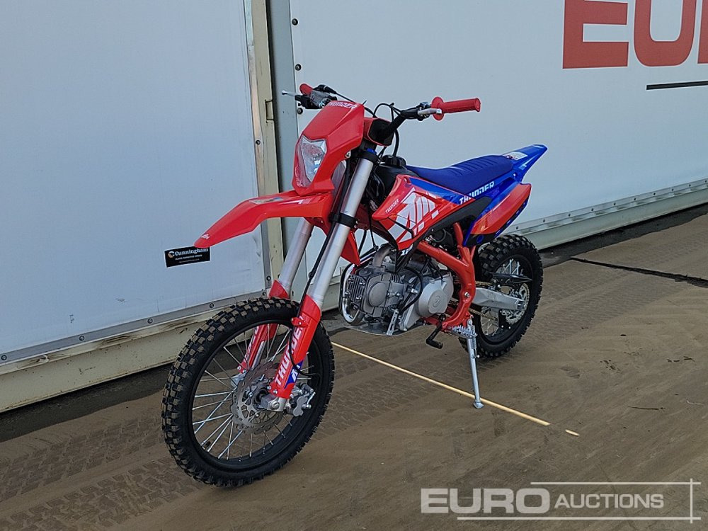 Unused 2025 Apollo Thunder 125cc Motorcross Bike, 17" Front, 14" Rear Tyres, Electric Start, Air Cooled, Hydraulic Suspension, Disc Brakes, Lighting Kit (UNASSEMBLED) - Motocicletă: Foto 1 Unused 2025 Apollo Thunder 125cc Motorcross Bike, 17" Front, 14" Rear Tyres, Electric Start, Air Cooled, Hydraulic Suspension, Disc Brakes, Lighting Kit (UNASSEMBLED) - Motocicletă: Foto 1