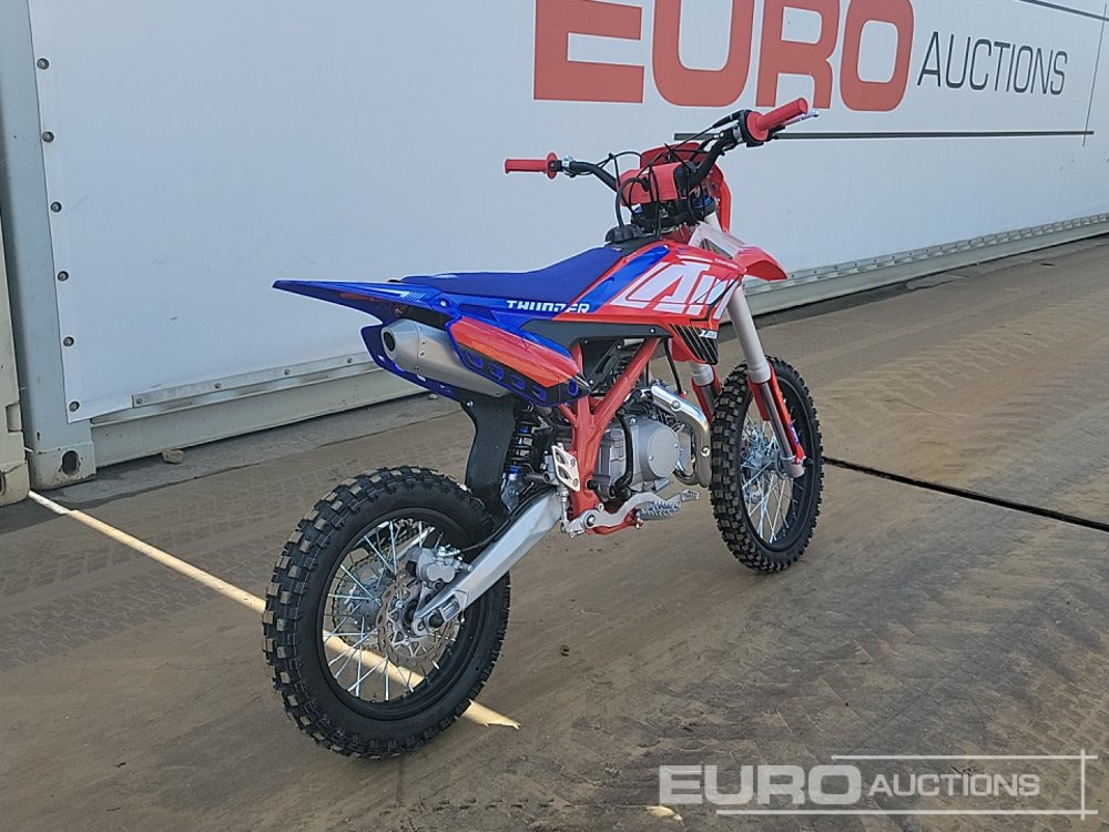Unused 2025 Apollo Thunder 125cc Motorcross Bike, 17" Front, 14" Rear Tyres, Electric Start, Air Cooled, Hydraulic Suspension, Disc Brakes, Lighting Kit (UNASSEMBLED) - Motocicletă: Foto 5 Unused 2025 Apollo Thunder 125cc Motorcross Bike, 17" Front, 14" Rear Tyres, Electric Start, Air Cooled, Hydraulic Suspension, Disc Brakes, Lighting Kit (UNASSEMBLED) - Motocicletă: Foto 5