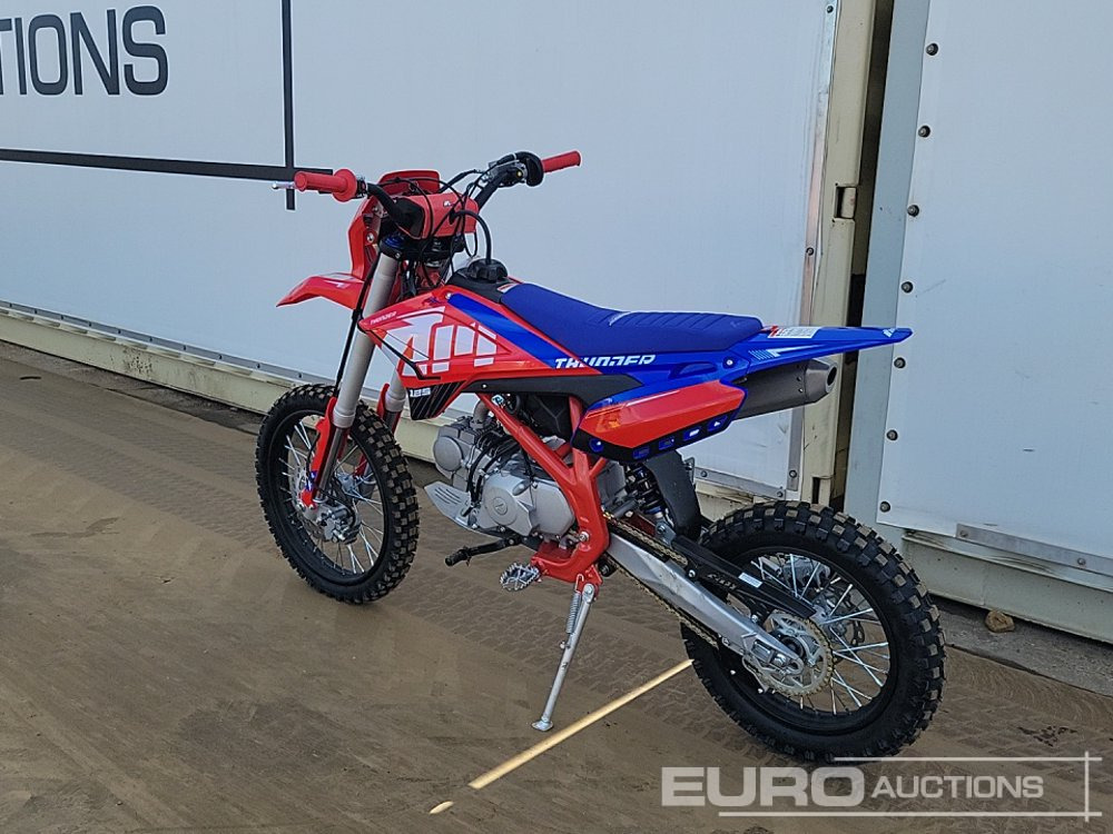Unused 2025 Apollo Thunder 125cc Motorcross Bike, 17" Front, 14" Rear Tyres, Electric Start, Air Cooled, Hydraulic Suspension, Disc Brakes, Lighting Kit (UNASSEMBLED) - Motocicletă: Foto 3 Unused 2025 Apollo Thunder 125cc Motorcross Bike, 17" Front, 14" Rear Tyres, Electric Start, Air Cooled, Hydraulic Suspension, Disc Brakes, Lighting Kit (UNASSEMBLED) - Motocicletă: Foto 3