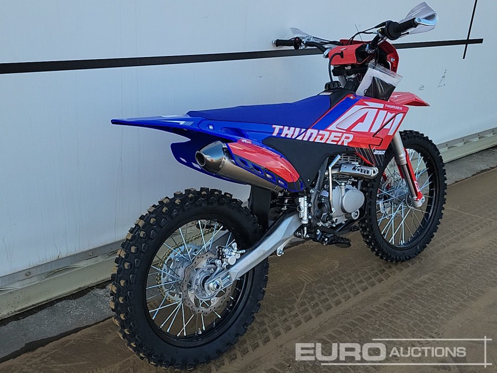 Unused 2025 Apollo Thunder 250cc Motorcross Bike, 21" Front, 18" Rear Tyres, Electric Start, Air Cooled, Hydraulic Suspension, Disc Brakes, Lighting Kit (UNASSEMBLED) - Motocicletă: Foto 4 Unused 2025 Apollo Thunder 250cc Motorcross Bike, 21" Front, 18" Rear Tyres, Electric Start, Air Cooled, Hydraulic Suspension, Disc Brakes, Lighting Kit (UNASSEMBLED) - Motocicletă: Foto 4