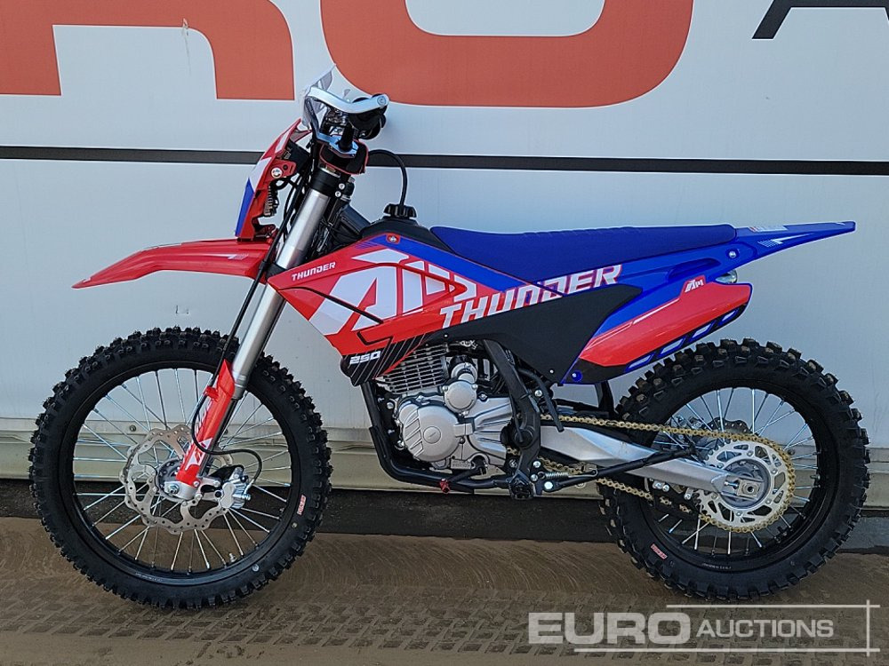 Unused 2025 Apollo Thunder 250cc Motorcross Bike, 21" Front, 18" Rear Tyres, Electric Start, Air Cooled, Hydraulic Suspension, Disc Brakes, Lighting Kit (UNASSEMBLED) - Motocicletă: Foto 2 Unused 2025 Apollo Thunder 250cc Motorcross Bike, 21" Front, 18" Rear Tyres, Electric Start, Air Cooled, Hydraulic Suspension, Disc Brakes, Lighting Kit (UNASSEMBLED) - Motocicletă: Foto 2