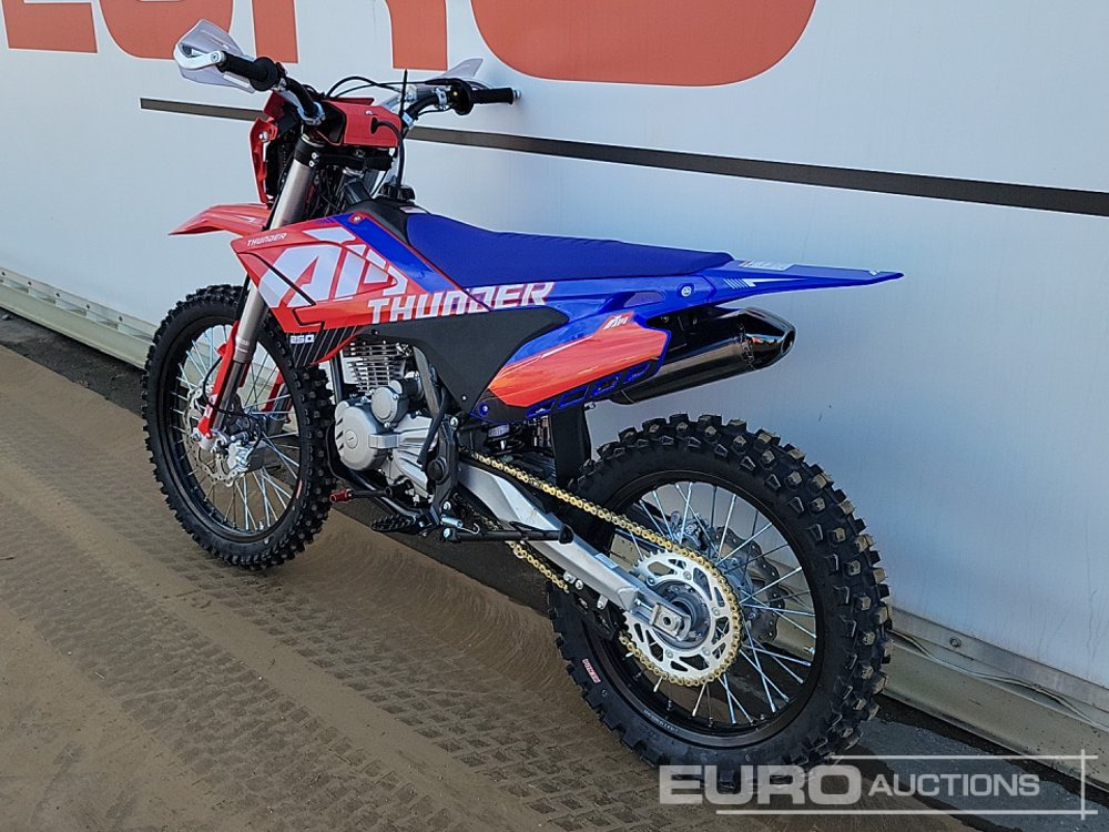 Unused 2025 Apollo Thunder 250cc Motorcross Bike, 21" Front, 18" Rear Tyres, Electric Start, Air Cooled, Hydraulic Suspension, Disc Brakes, Lighting Kit (UNASSEMBLED) - Motocicletă: Foto 3 Unused 2025 Apollo Thunder 250cc Motorcross Bike, 21" Front, 18" Rear Tyres, Electric Start, Air Cooled, Hydraulic Suspension, Disc Brakes, Lighting Kit (UNASSEMBLED) - Motocicletă: Foto 3