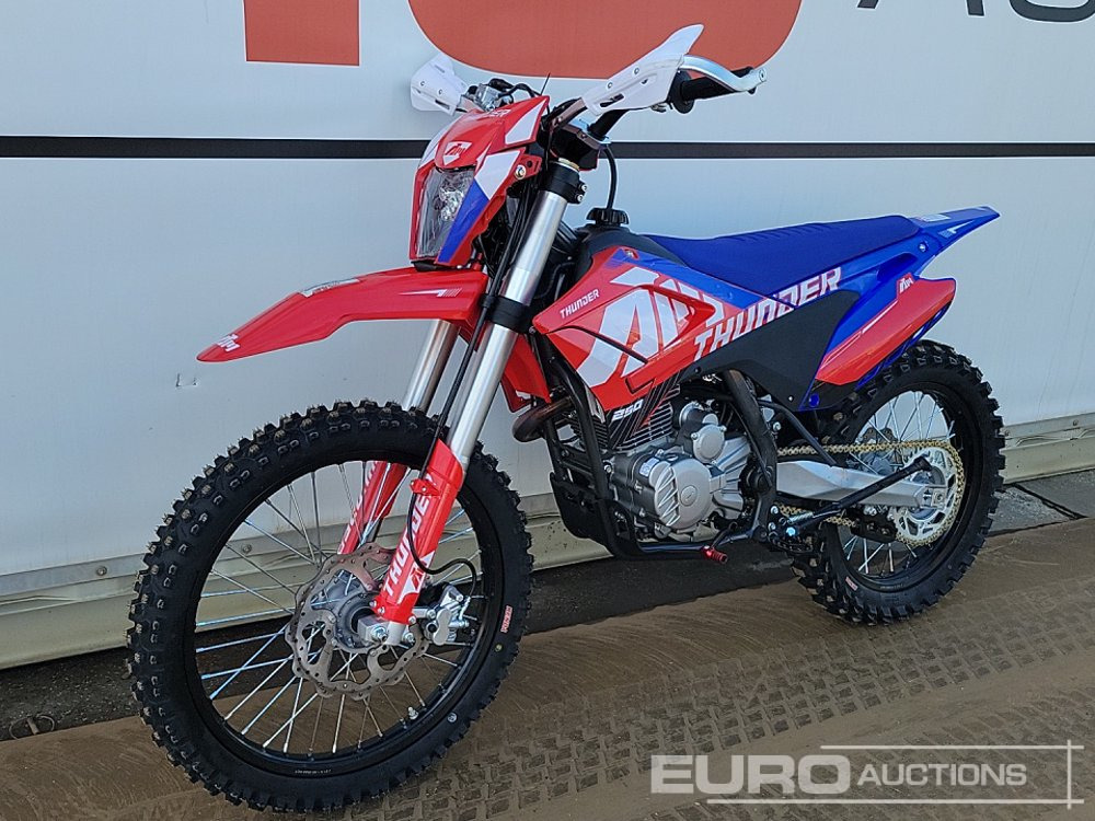 Unused 2025 Apollo Thunder 250cc Motorcross Bike, 21" Front, 18" Rear Tyres, Electric Start, Air Cooled, Hydraulic Suspension, Disc Brakes, Lighting Kit (UNASSEMBLED) - Motocicletă: Foto 1 Unused 2025 Apollo Thunder 250cc Motorcross Bike, 21" Front, 18" Rear Tyres, Electric Start, Air Cooled, Hydraulic Suspension, Disc Brakes, Lighting Kit (UNASSEMBLED) - Motocicletă: Foto 1