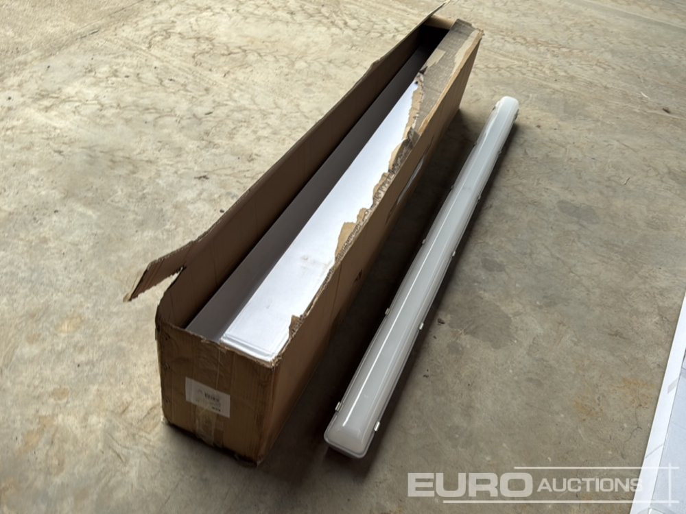 Unused 6' LED Ceiling Lights (6 of) - Echipament de atelier: Foto 3 Unused 6' LED Ceiling Lights (6 of) - Echipament de atelier: Foto 3