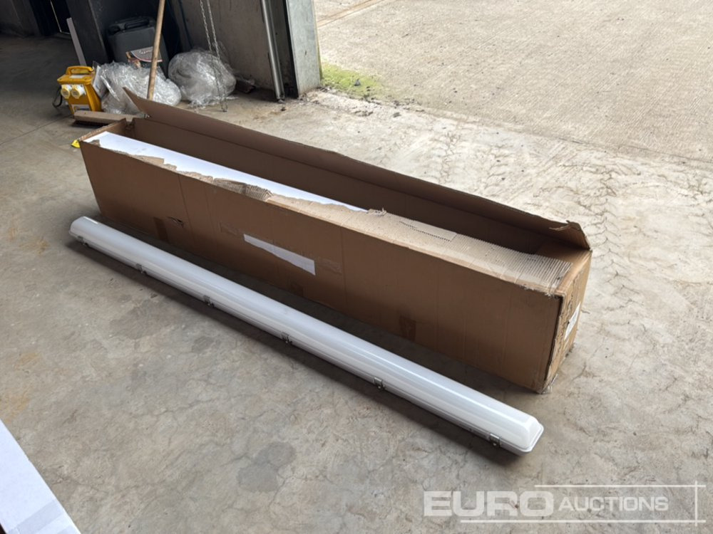 Unused 6' LED Ceiling Lights (6 of) - Echipament de atelier: Foto 1 Unused 6' LED Ceiling Lights (6 of) - Echipament de atelier: Foto 1