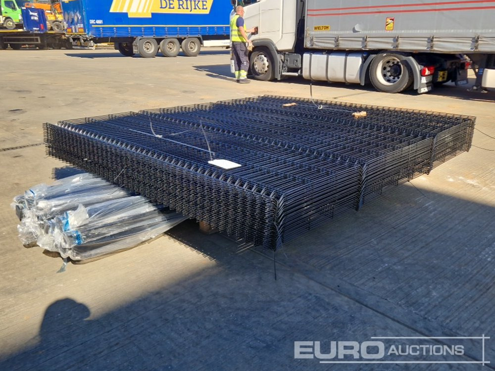 Unused Galvanised & Powder Coated Heavy Duty (5mm) Wire Mesh Fencing, 25 x H2.4m x W2.2m Panels, 26 x 60mm x 60mm x3m Posts, with Fittings (Black) - Echipamente de constructii: Foto 1 Unused Galvanised & Powder Coated Heavy Duty (5mm) Wire Mesh Fencing, 25 x H2.4m x W2.2m Panels, 26 x 60mm x 60mm x3m Posts, with Fittings (Black) - Echipamente de constructii: Foto 1