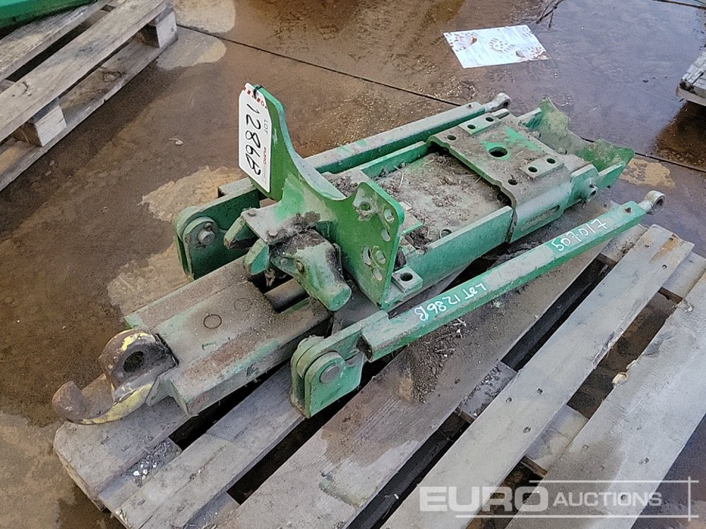 John Deere Pick Up Hitch to suit Tractor - Utilaje agricole: Foto 1 John Deere Pick Up Hitch to suit Tractor - Utilaje agricole: Foto 1
