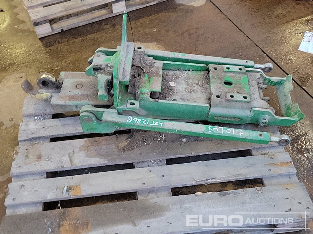 John Deere Pick Up Hitch to suit Tractor - Utilaje agricole: Foto 2 John Deere Pick Up Hitch to suit Tractor - Utilaje agricole: Foto 2