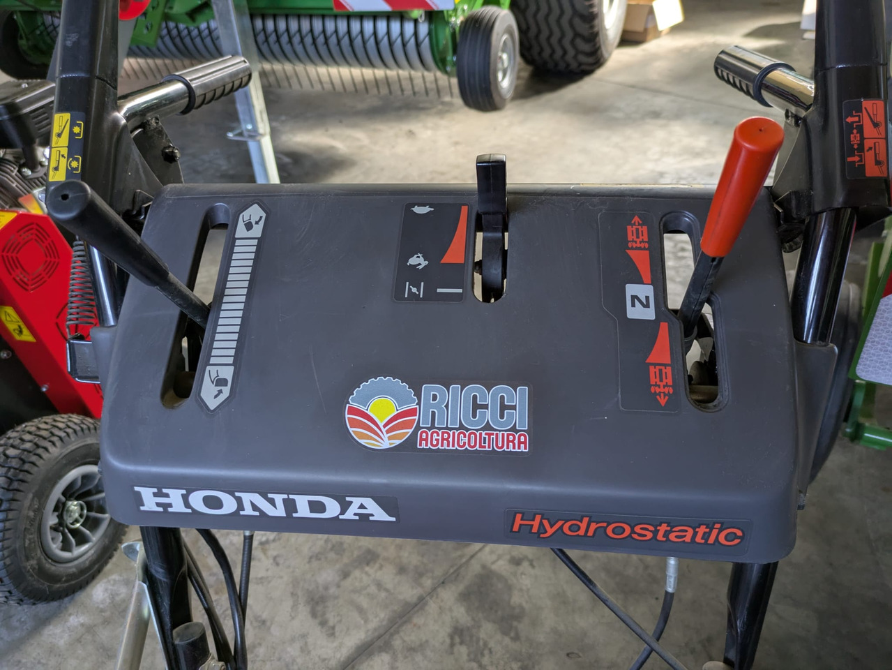 Turbina spazzaneve usata Honda HSS 760 - Utilaje pentru gradina: Foto 4 Turbina spazzaneve usata Honda HSS 760 - Utilaje pentru gradina: Foto 4