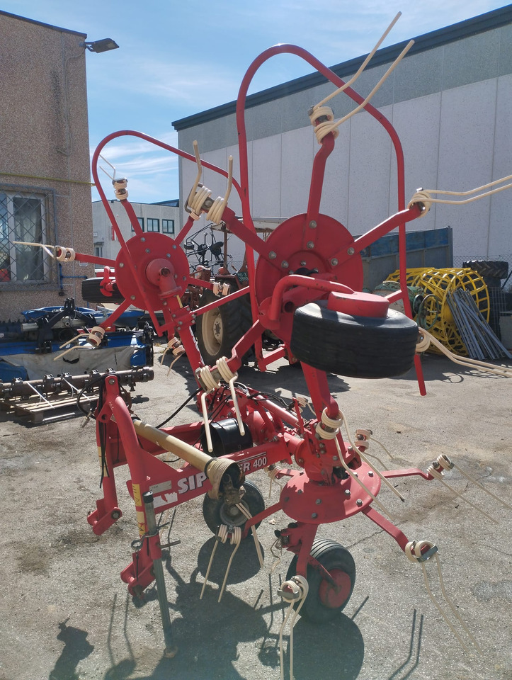 Voltafieno usato Sip 400 idraulico - Maşină de întors fânul: Foto 1 Voltafieno usato Sip 400 idraulico - Maşină de întors fânul: Foto 1