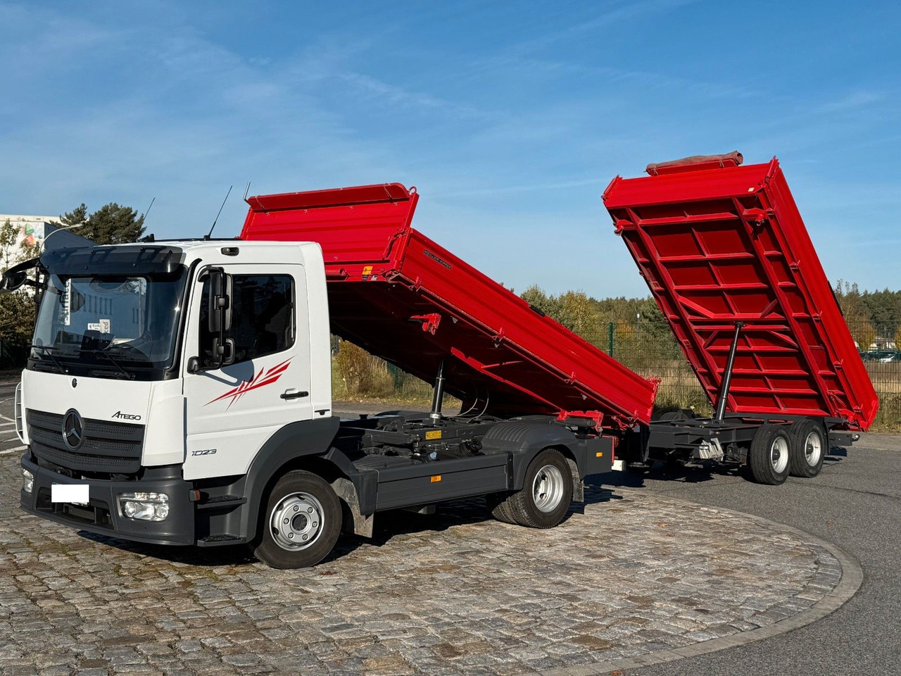 Mercedes-Benz Atego 1023 + Anhänger Dreiseitenkipper - Camion basculantă: Foto 1 Mercedes-Benz Atego 1023 + Anhänger Dreiseitenkipper - Camion basculantă: Foto 1