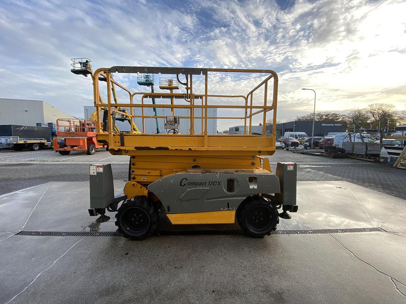 Haulotte Compact 12DX, Schaar hoogwerker, 4X4 Diesel - Platforma foarfeca: Foto 4 Haulotte Compact 12DX, Schaar hoogwerker, 4X4 Diesel - Platforma foarfeca: Foto 4