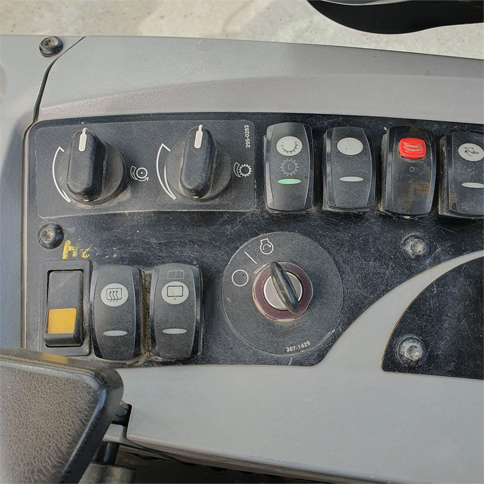 Încărcător frontal pe pneuri Caterpillar 906 H2: Foto 19