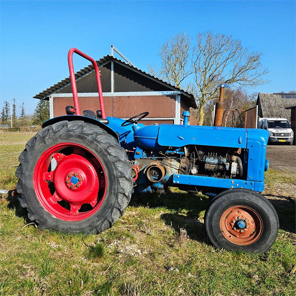 Ford T2 - Tractor agricol: Foto 2 Ford T2 - Tractor agricol: Foto 2