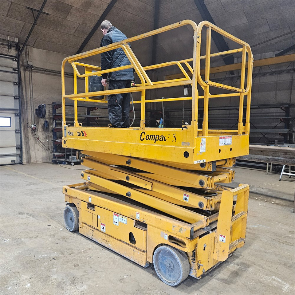 Haulotte Ciseaux Compact 10 - Platforma foarfeca: Foto 3 Haulotte Ciseaux Compact 10 - Platforma foarfeca: Foto 3