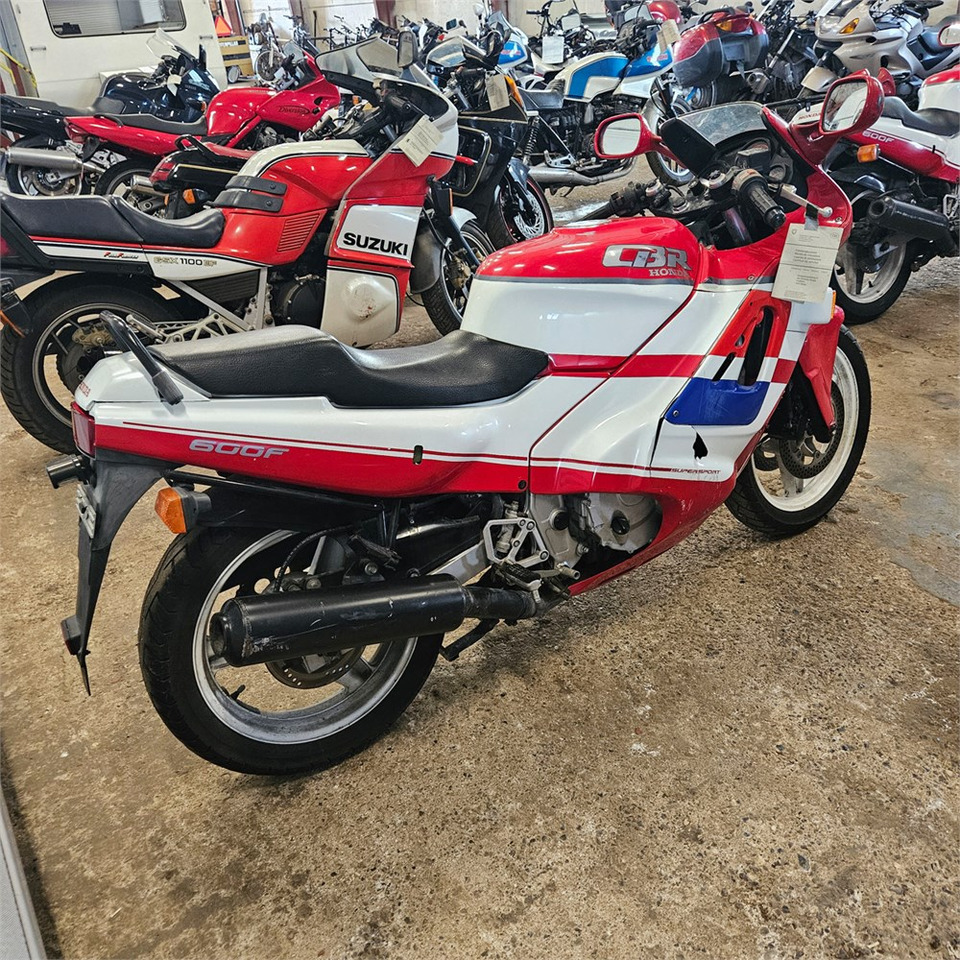 Honda CBR600F Super sport - Motocicletă: Foto 5 Honda CBR600F Super sport - Motocicletă: Foto 5