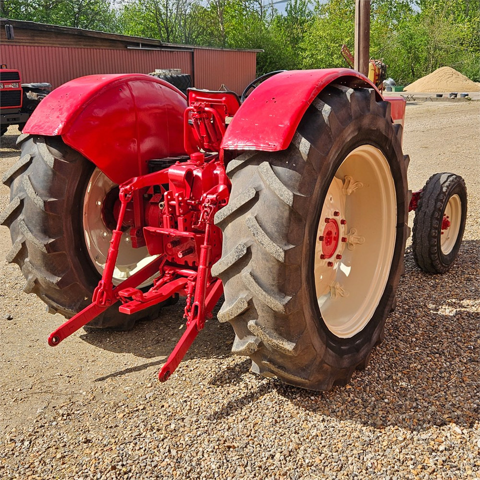 IH 824 - Tractor agricol: Foto 5 IH 824 - Tractor agricol: Foto 5