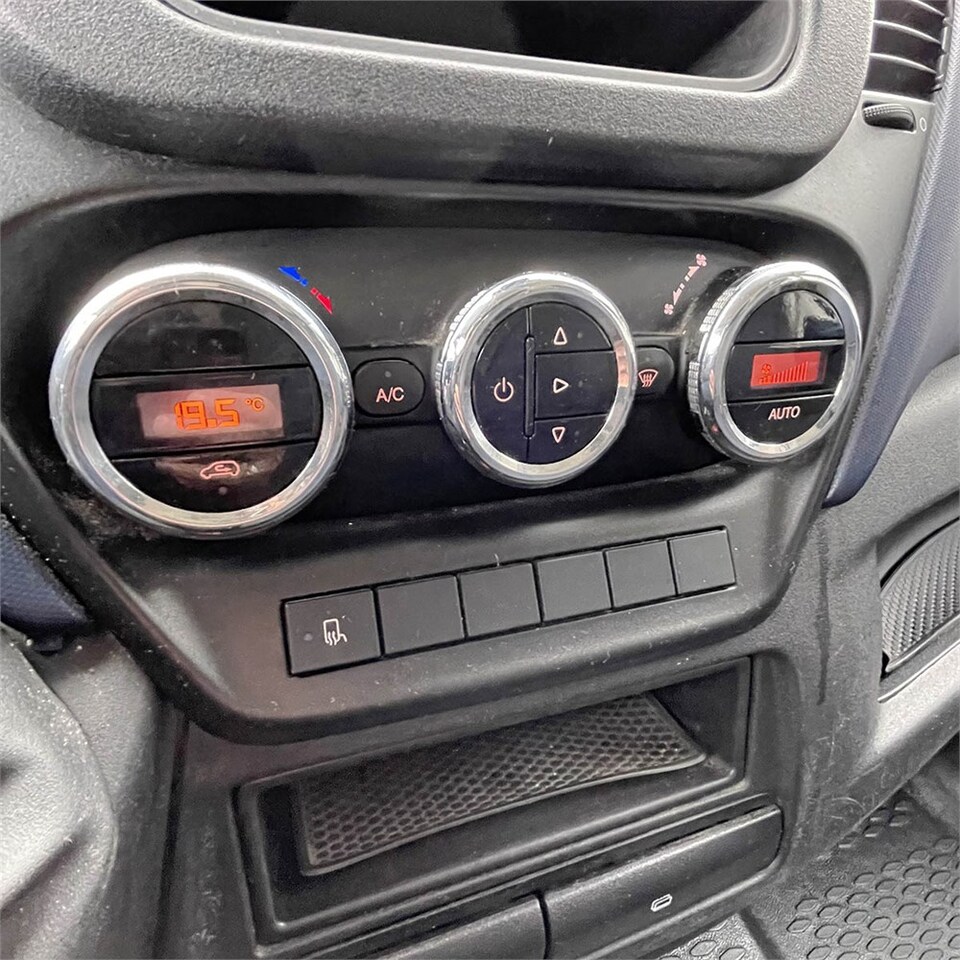 Leasing de Iveco 35-120 HI Matic Iveco 35-120 HI Matic: Foto 16 Leasing de Iveco 35-120 HI Matic Iveco 35-120 HI Matic: Foto 16