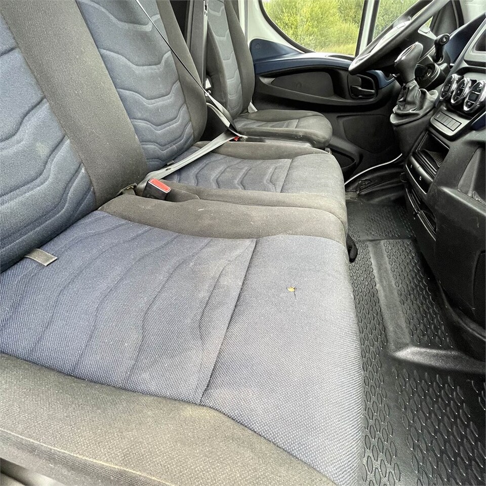 Leasing de Iveco 35-120 HI Matic Iveco 35-120 HI Matic: Foto 27 Leasing de Iveco 35-120 HI Matic Iveco 35-120 HI Matic: Foto 27