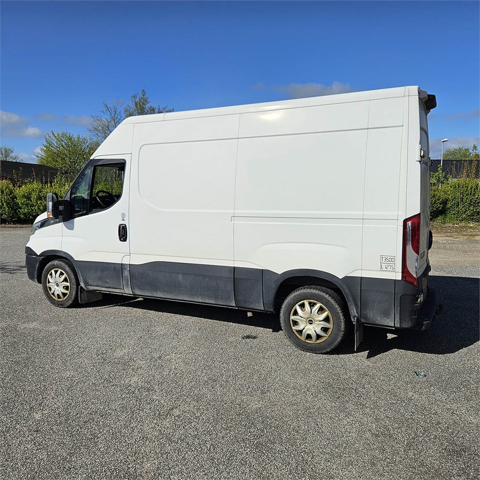 Iveco Daily 35s17 3,0D - Dubă: Foto 4 Iveco Daily 35s17 3,0D - Dubă: Foto 4