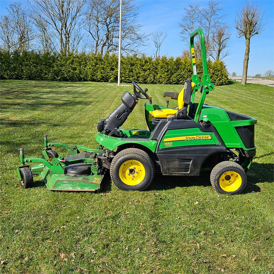 John Deere 1550 TerrainCut - Maşină de tuns iarba: Foto 2 John Deere 1550 TerrainCut - Maşină de tuns iarba: Foto 2