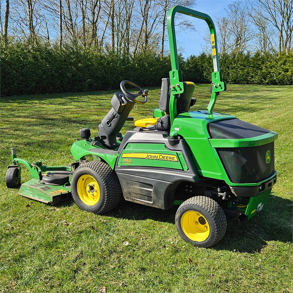 John Deere 1550 TerrainCut - Maşină de tuns iarba: Foto 3 John Deere 1550 TerrainCut - Maşină de tuns iarba: Foto 3