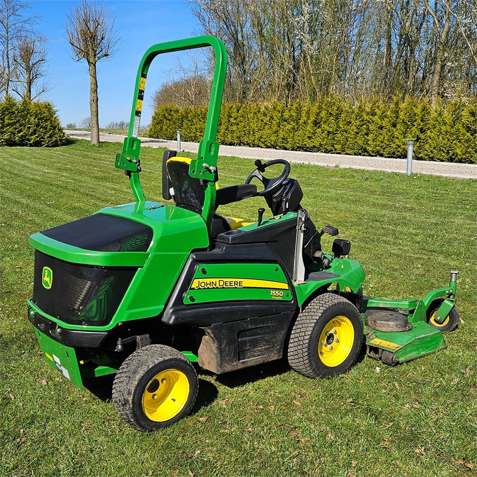 John Deere 1550 TerrainCut - Maşină de tuns iarba: Foto 5 John Deere 1550 TerrainCut - Maşină de tuns iarba: Foto 5