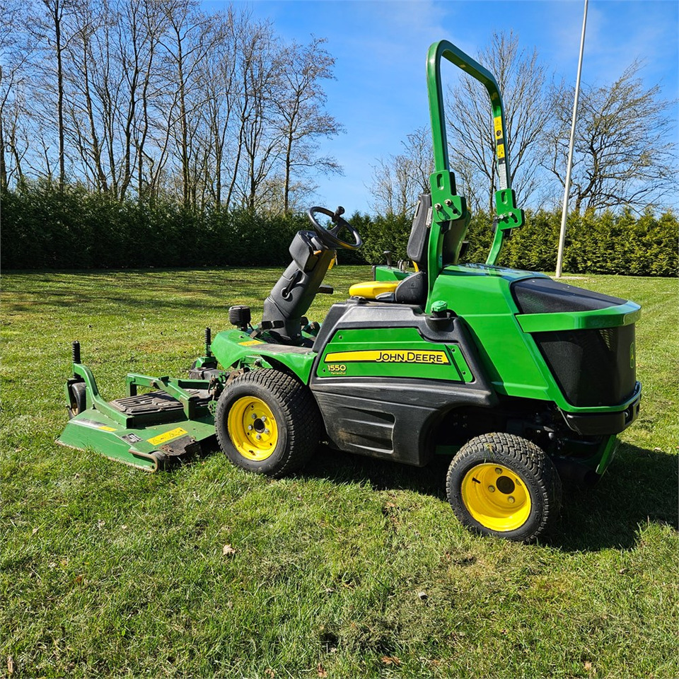 John Deere 1550 TerrainCut - Maşină de tuns iarba: Foto 5 John Deere 1550 TerrainCut - Maşină de tuns iarba: Foto 5