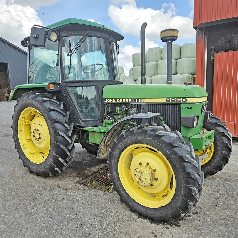 John Deere 2850 MFWD - Tractor agricol: Foto 1 John Deere 2850 MFWD - Tractor agricol: Foto 1