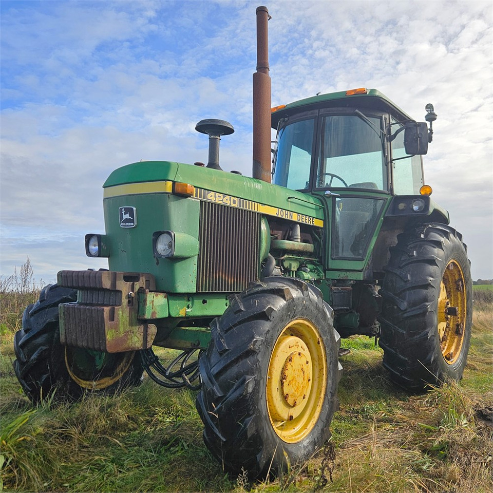 Tractor agricol John Deere 4240: Foto 1