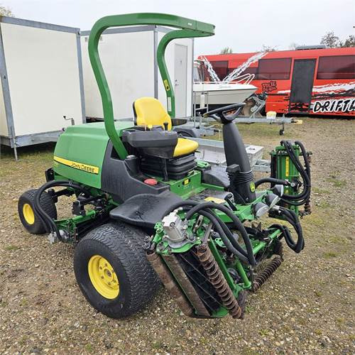 John Deere 7700 Precisioncut - Maşină de tuns iarba: Foto 3 John Deere 7700 Precisioncut - Maşină de tuns iarba: Foto 3