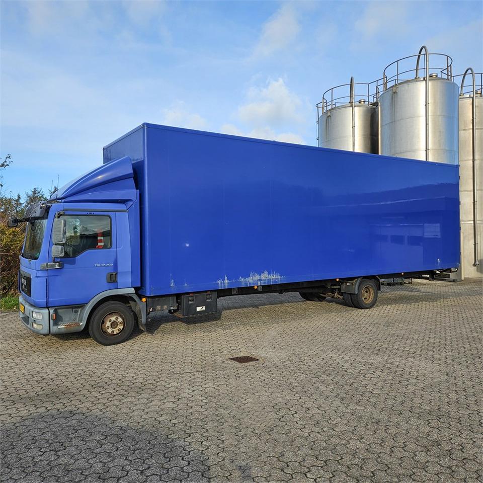 MAN TGL 12.250 - Camion furgon: Foto 2 MAN TGL 12.250 - Camion furgon: Foto 2