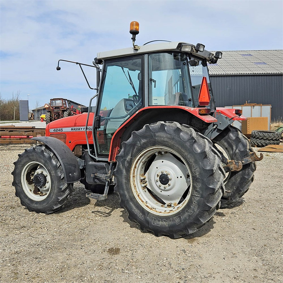 Massey Ferguson 4245 - Tractor agricol: Foto 5 Massey Ferguson 4245 - Tractor agricol: Foto 5