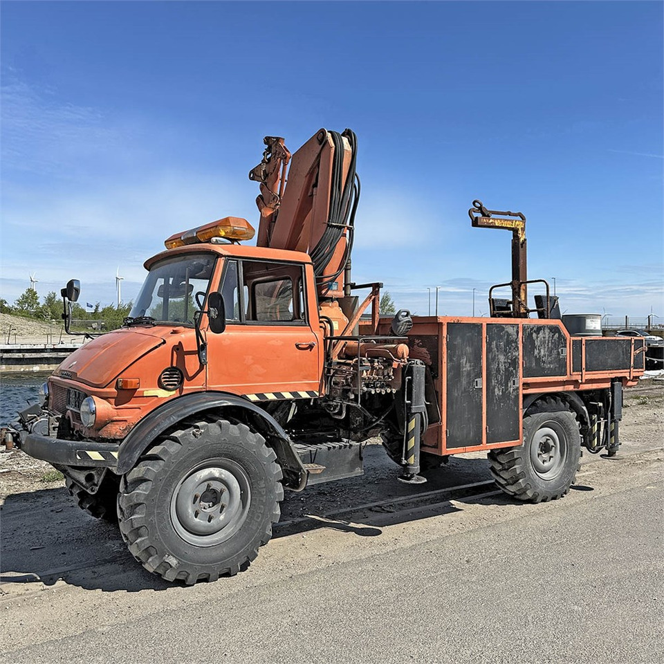 Mercedes Unimog 116 - Camion cu macara: Foto 4 Mercedes Unimog 116 - Camion cu macara: Foto 4