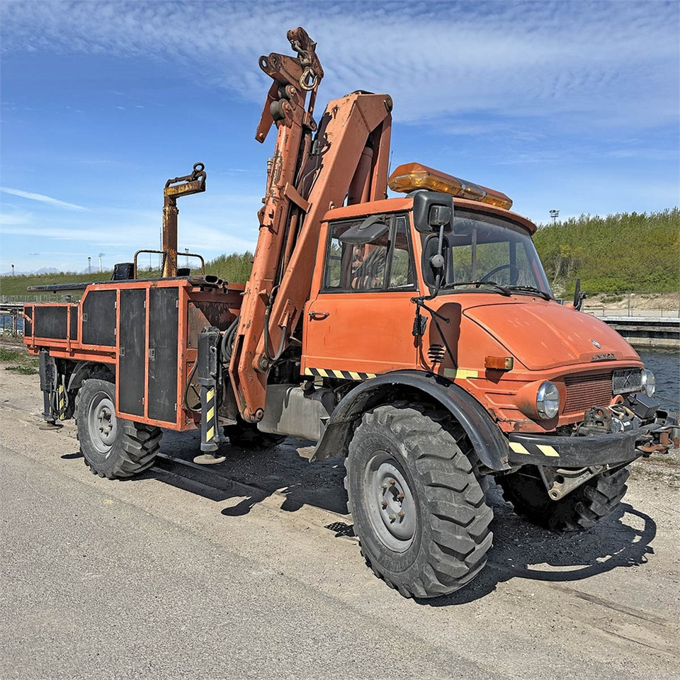 Mercedes Unimog 116 - Camion cu macara: Foto 1 Mercedes Unimog 116 - Camion cu macara: Foto 1