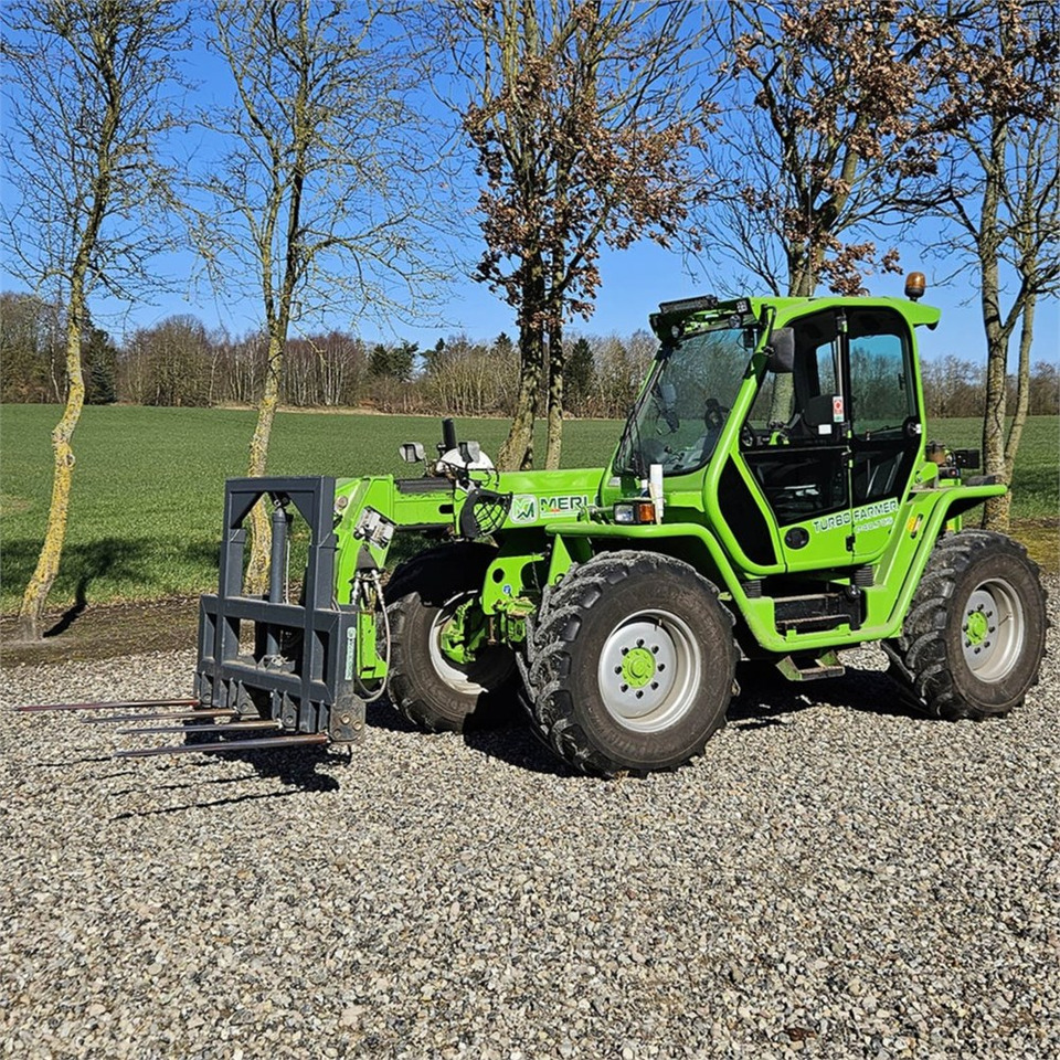 Merlo TURBO FARMER P40.7CS - Stivuitor telescopic: Foto 1 Merlo TURBO FARMER P40.7CS - Stivuitor telescopic: Foto 1