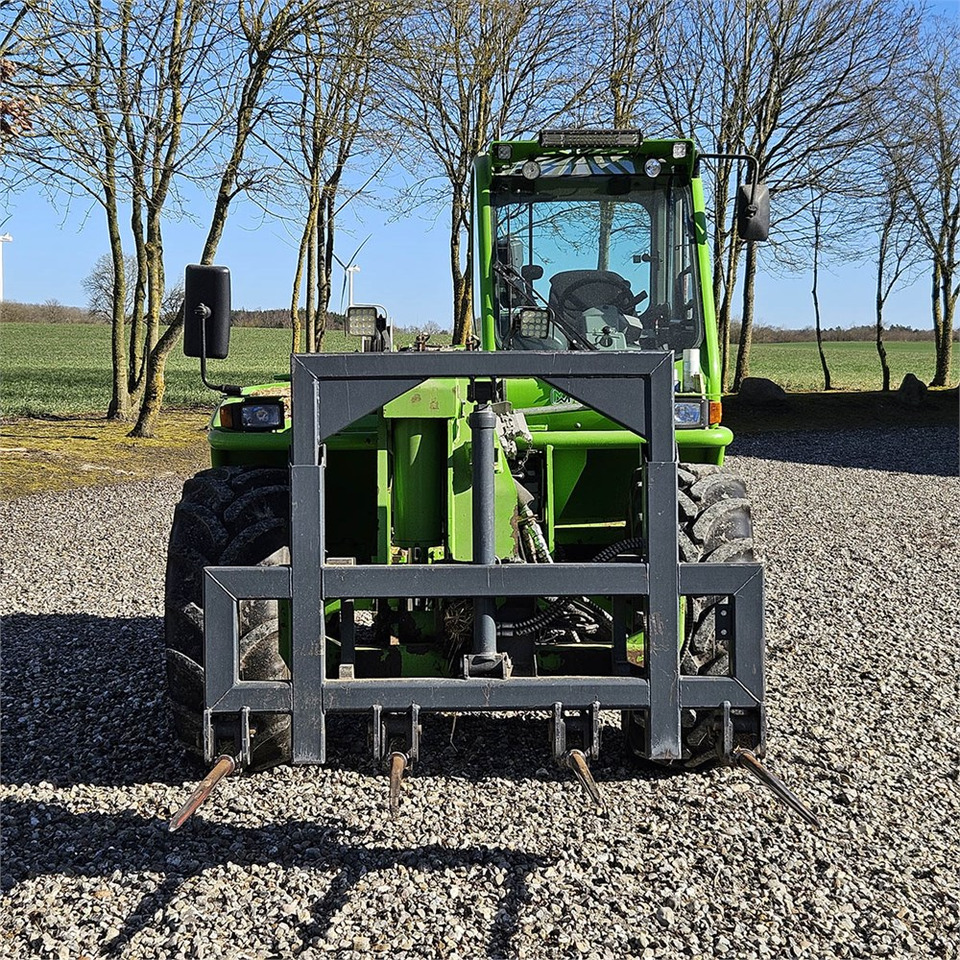 Merlo TURBO FARMER P40.7CS - Stivuitor telescopic: Foto 4 Merlo TURBO FARMER P40.7CS - Stivuitor telescopic: Foto 4