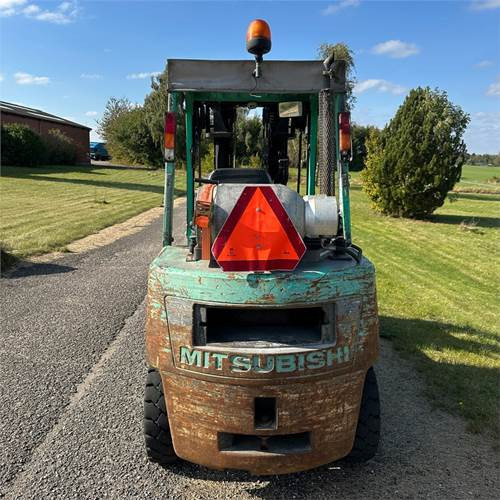 Mitsubishi FG30T - Motostivuitor: Foto 5 Mitsubishi FG30T - Motostivuitor: Foto 5