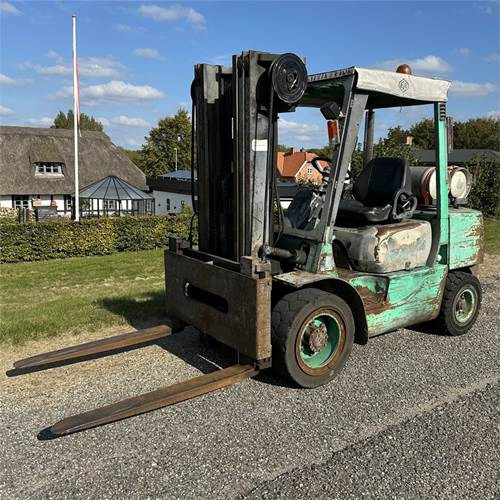 Mitsubishi FG30T - Motostivuitor: Foto 3 Mitsubishi FG30T - Motostivuitor: Foto 3
