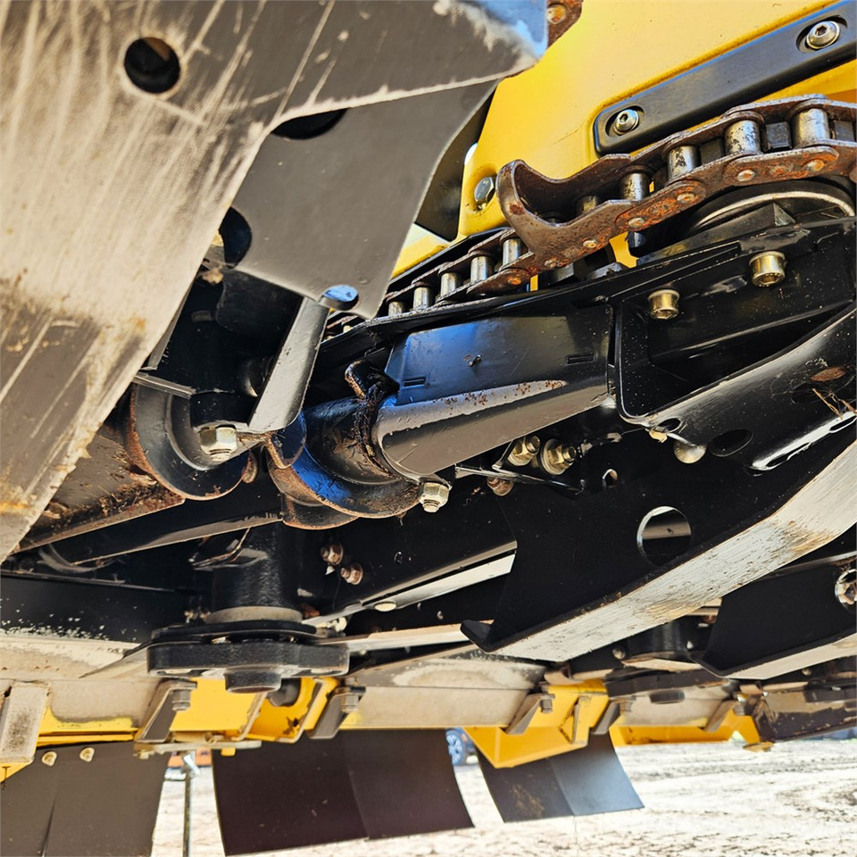 Combină agricola New Holland F8: Foto 6