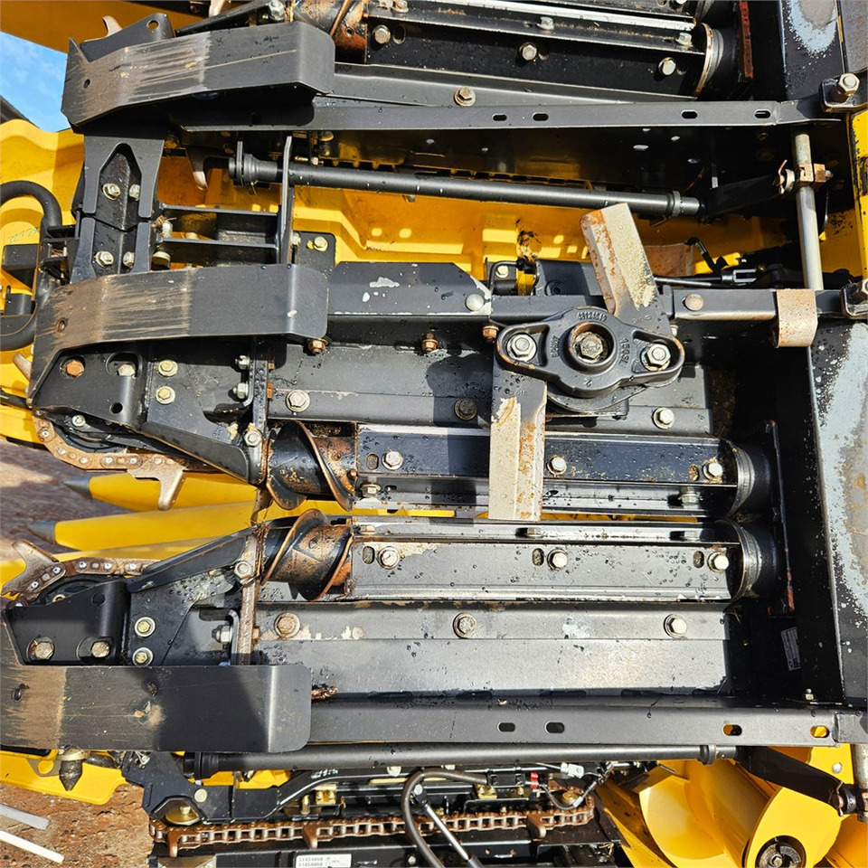 Combină agricola New Holland F8: Foto 9