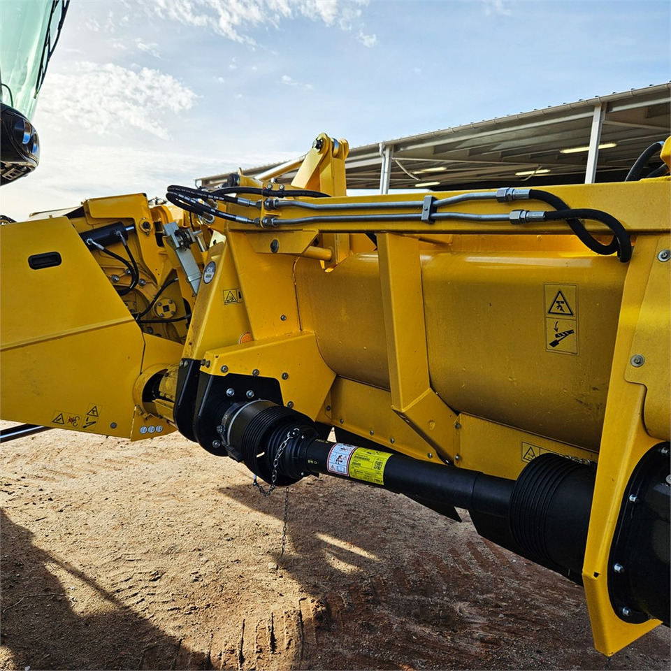 Combină agricola New Holland F8: Foto 10